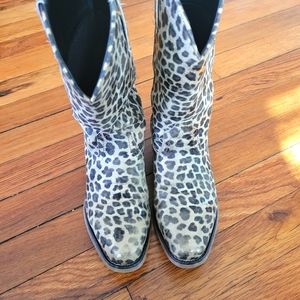 Girls metallic gold leopard cowboy boots size 2